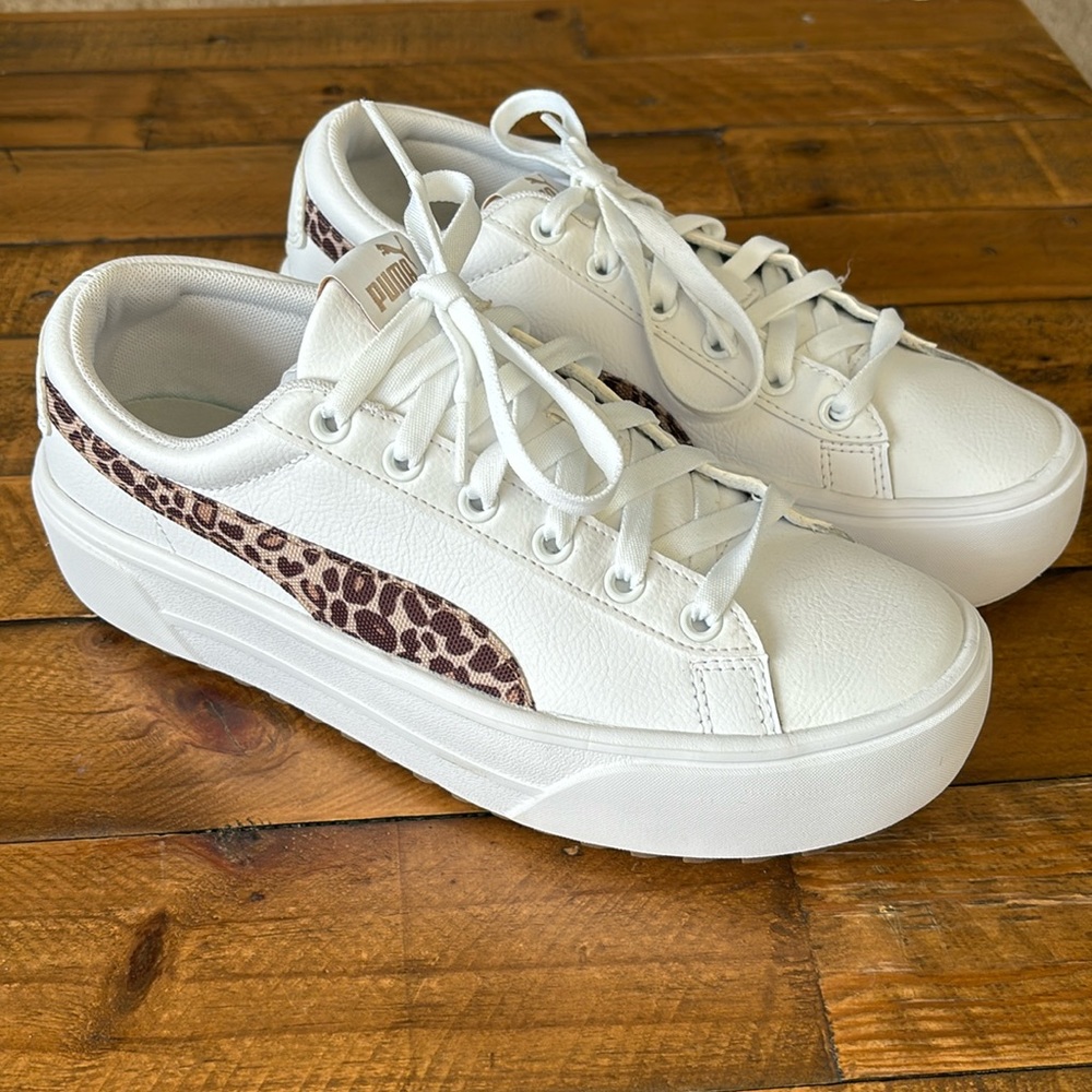 Like new puma sneakers
